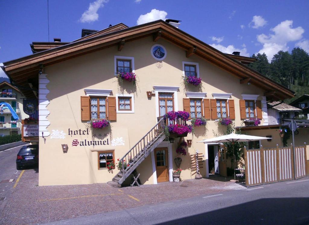 Hotel Garni Salvanel Cavalese Exteriör bild
