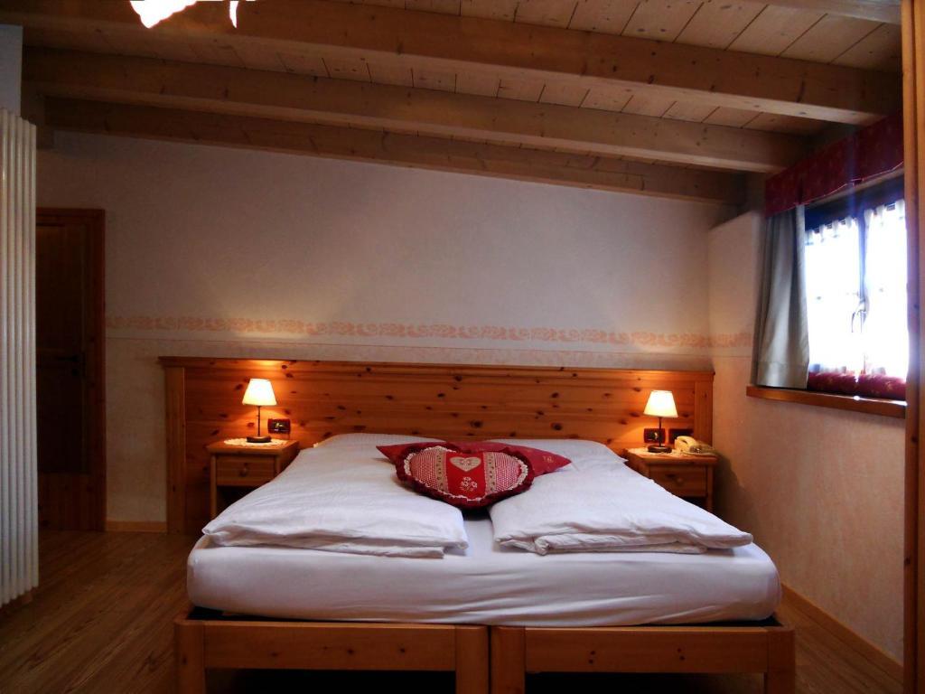Hotel Garni Salvanel Cavalese Rum bild