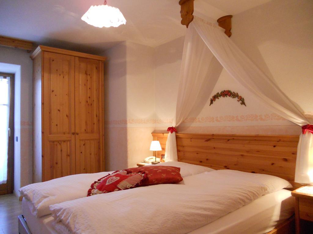 Hotel Garni Salvanel Cavalese Rum bild