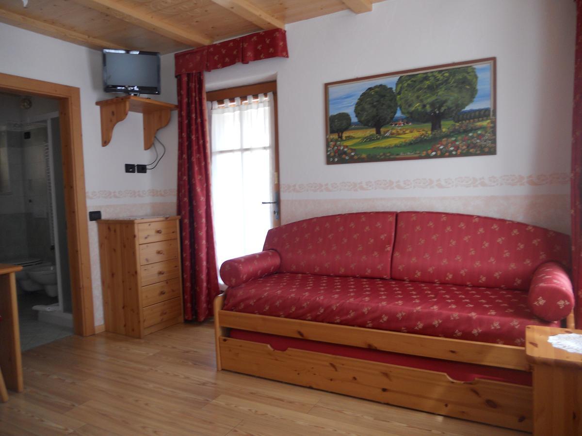 Hotel Garni Salvanel Cavalese Exteriör bild