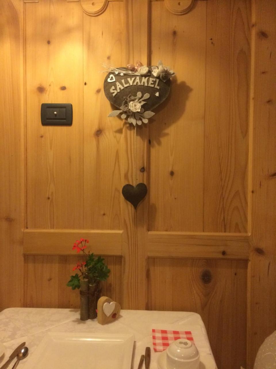 Hotel Garni Salvanel Cavalese Exteriör bild